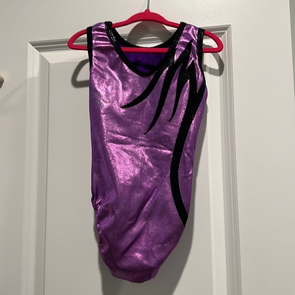 Girls gymnastics leotard with shorts. Good condition. Size on leo is 4-6. - Picture 4 of 6